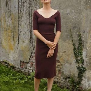 FITTED BROWN SWEATER DRESS